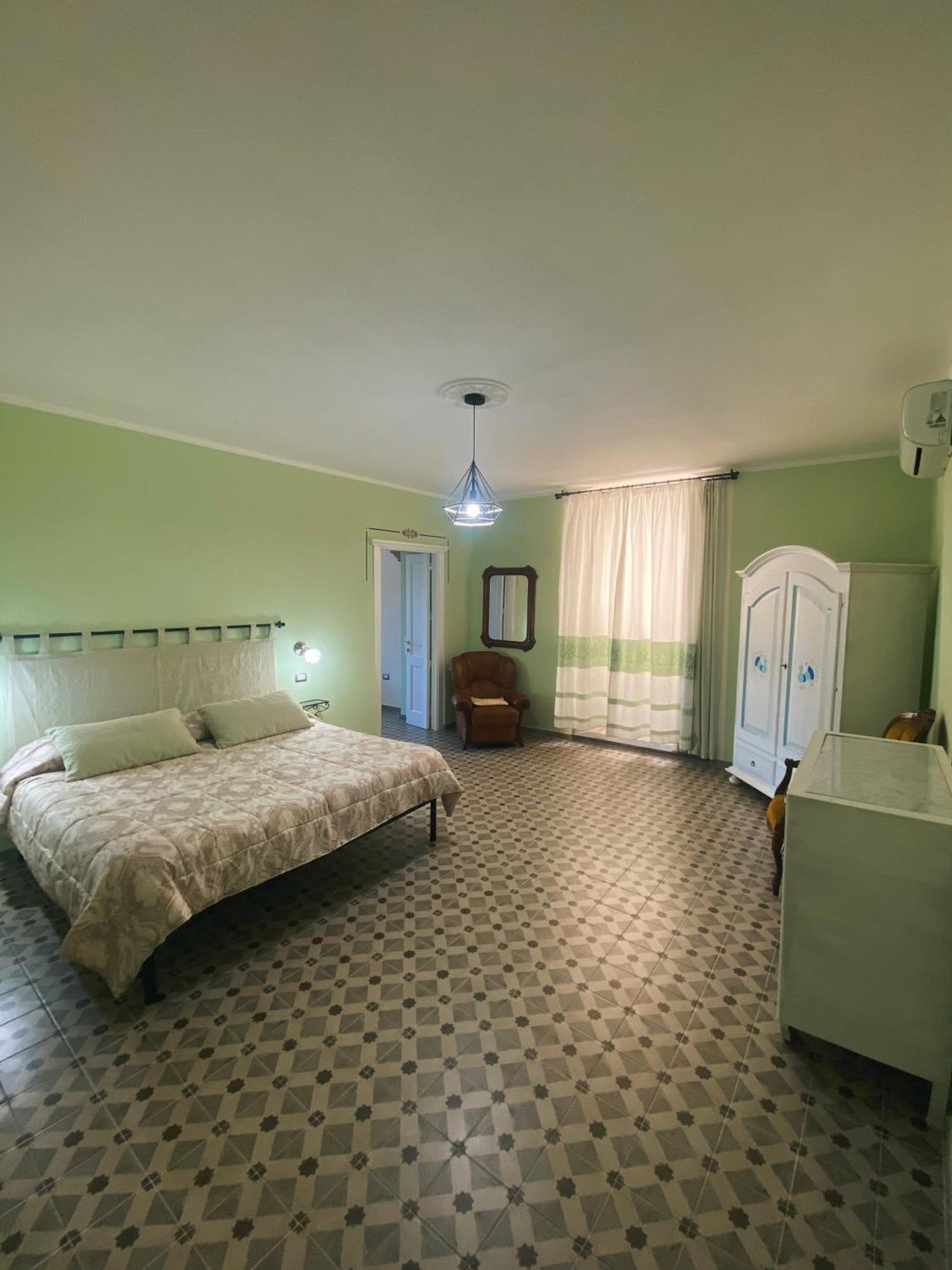 Tra I Due Ponti Hotel Bosa Exterior foto