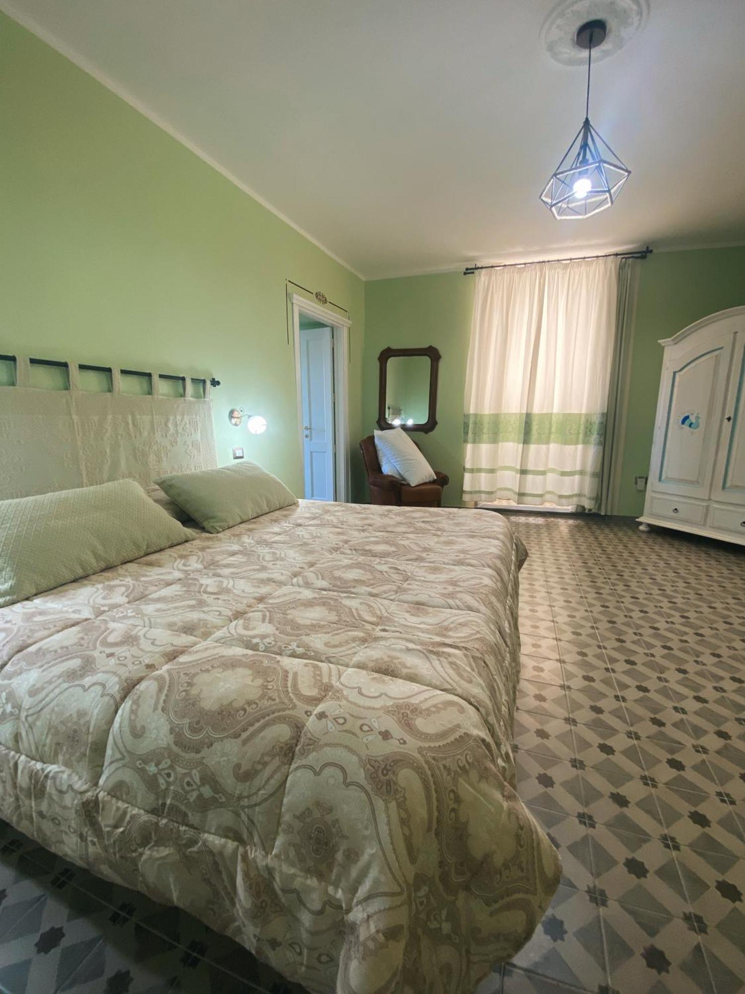 Tra I Due Ponti Hotel Bosa Exterior foto