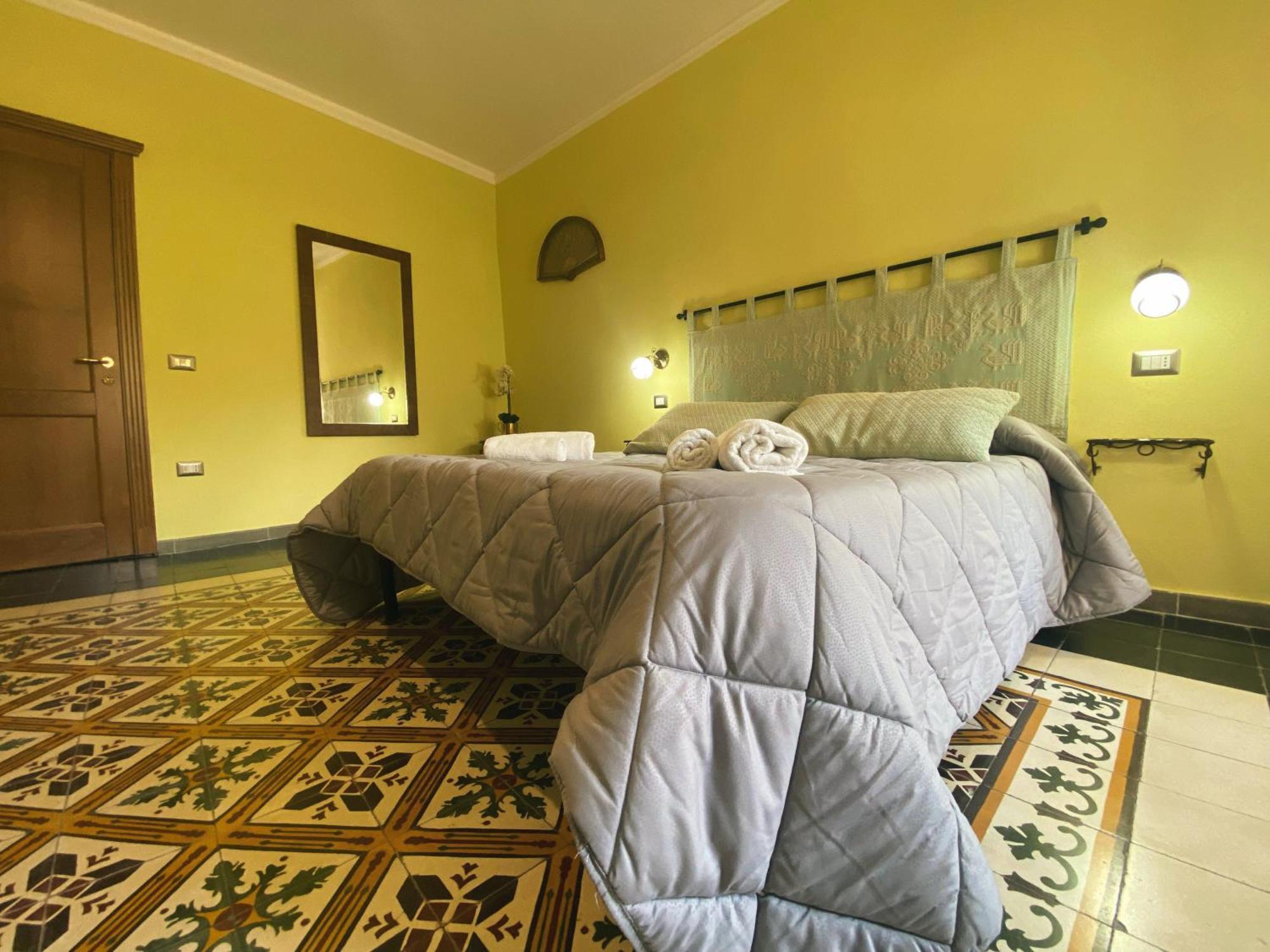 Tra I Due Ponti Hotel Bosa Exterior foto