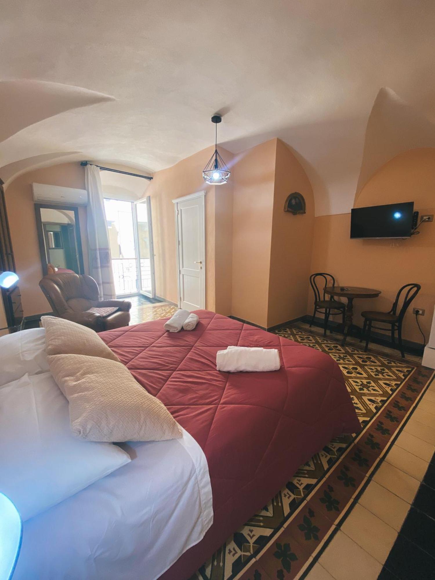 Tra I Due Ponti Hotel Bosa Exterior foto